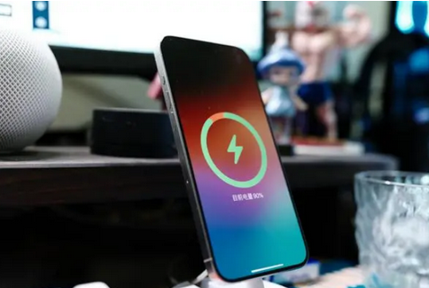 嘉禾苹果15换屏服务分享用什么充电器给iPhone15充电更好 
